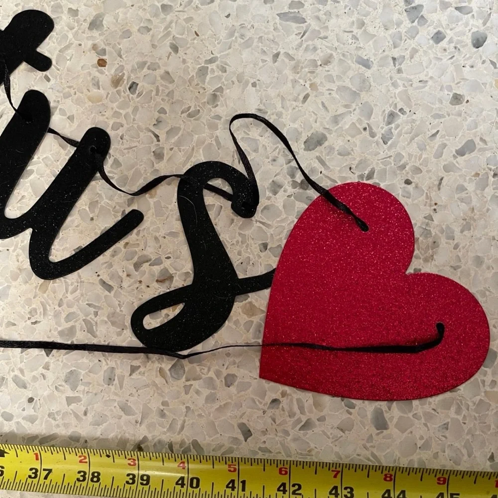 “Don’t u forget us “ letter display decoration